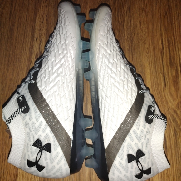 Under armour🔥 brand new Soccer Shoes - Picture 2 of 7